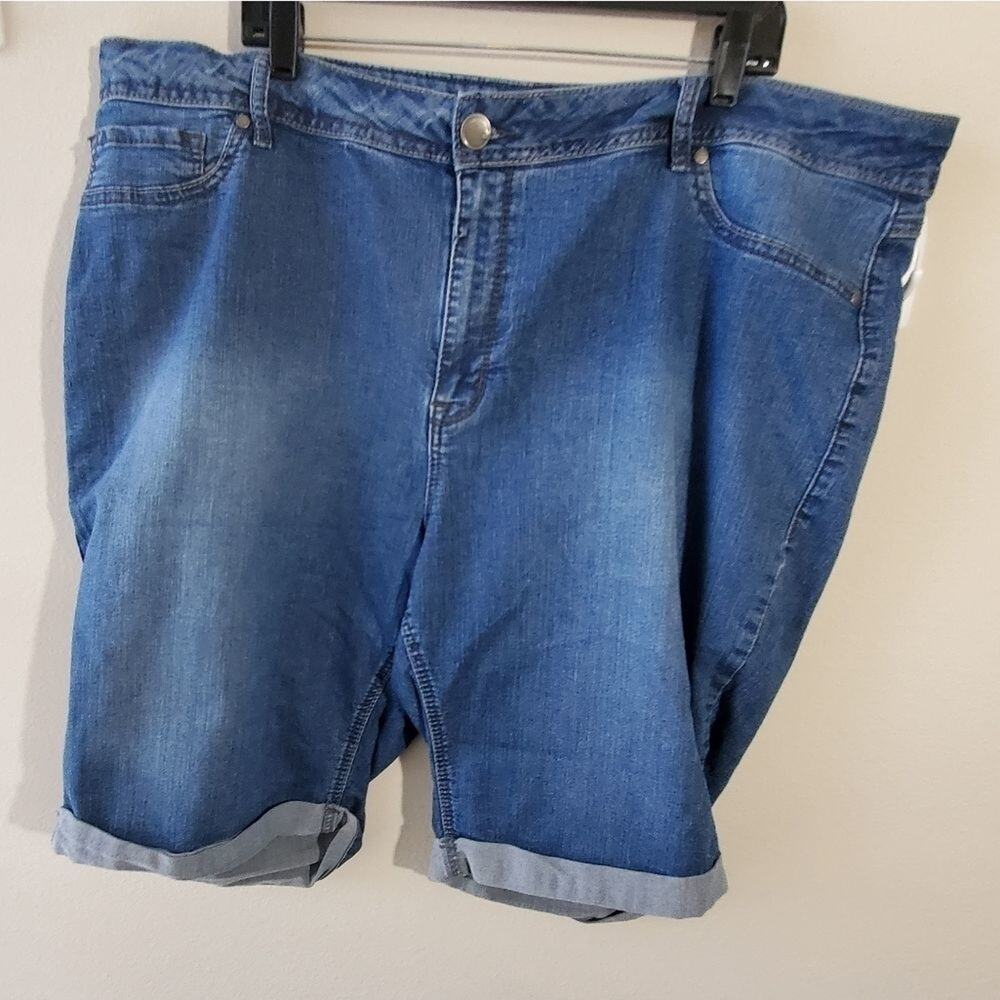 Avenue Denim Shorts Blue Cuffed Knee Length Plus Size 26